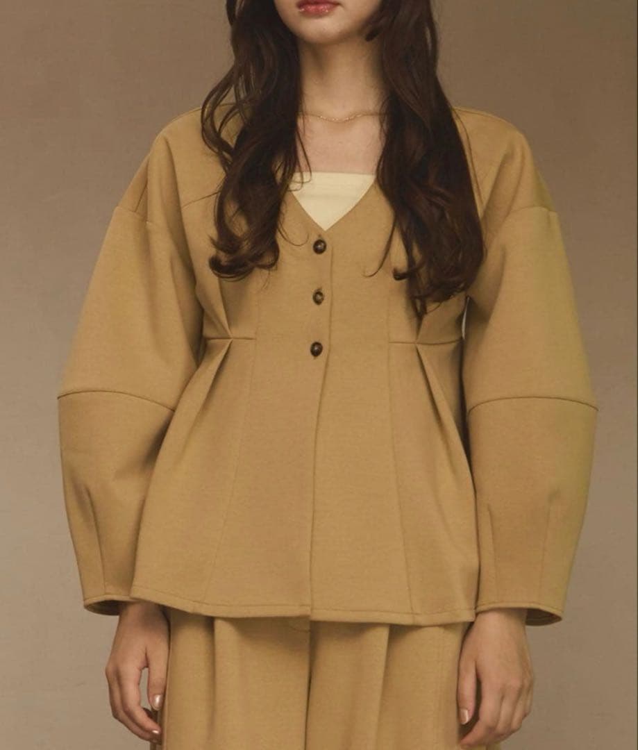 OLUN コクーンペプラムカーディガン ベージュ