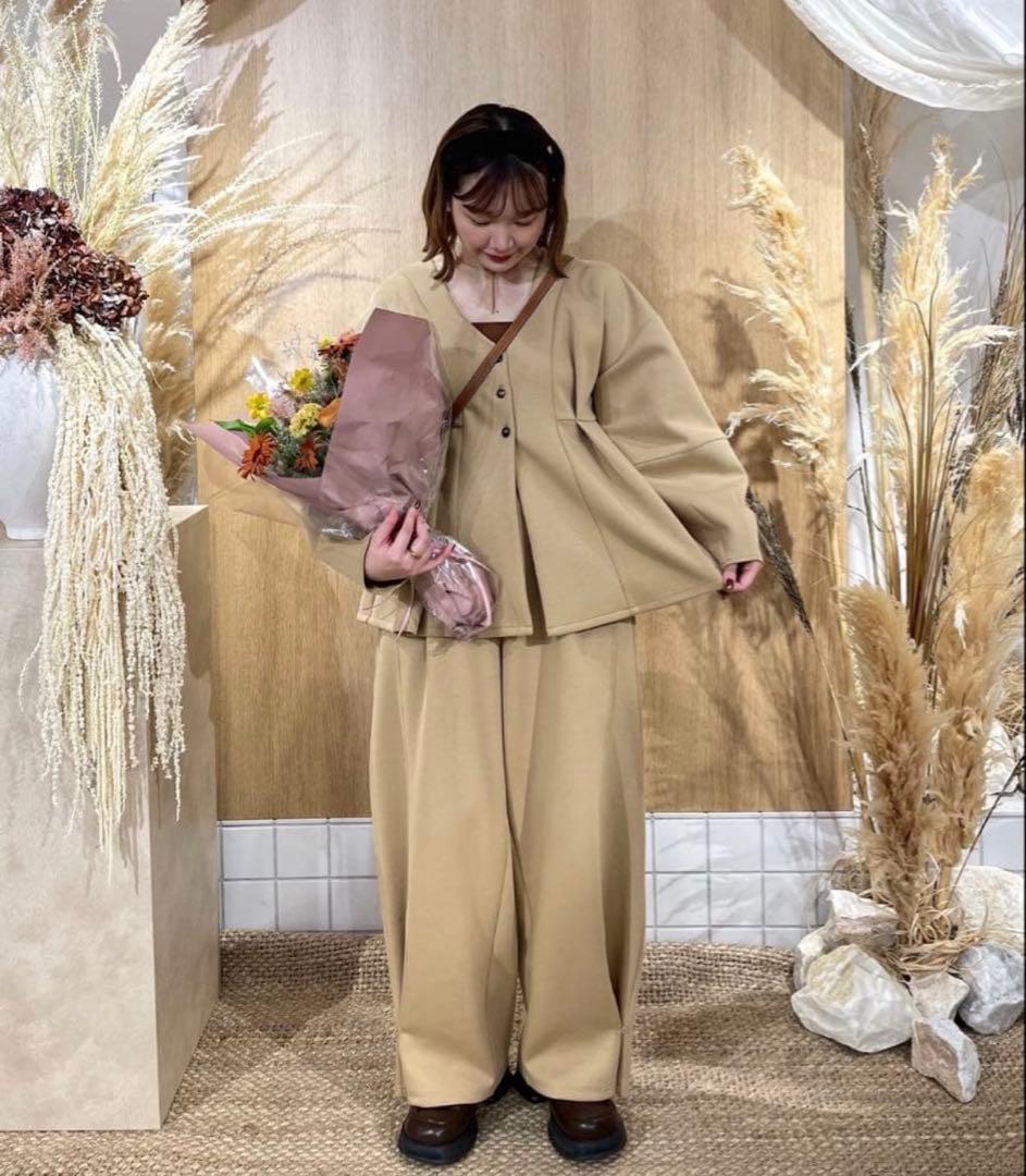 OLUN コクーンペプラムカーディガン ベージュ