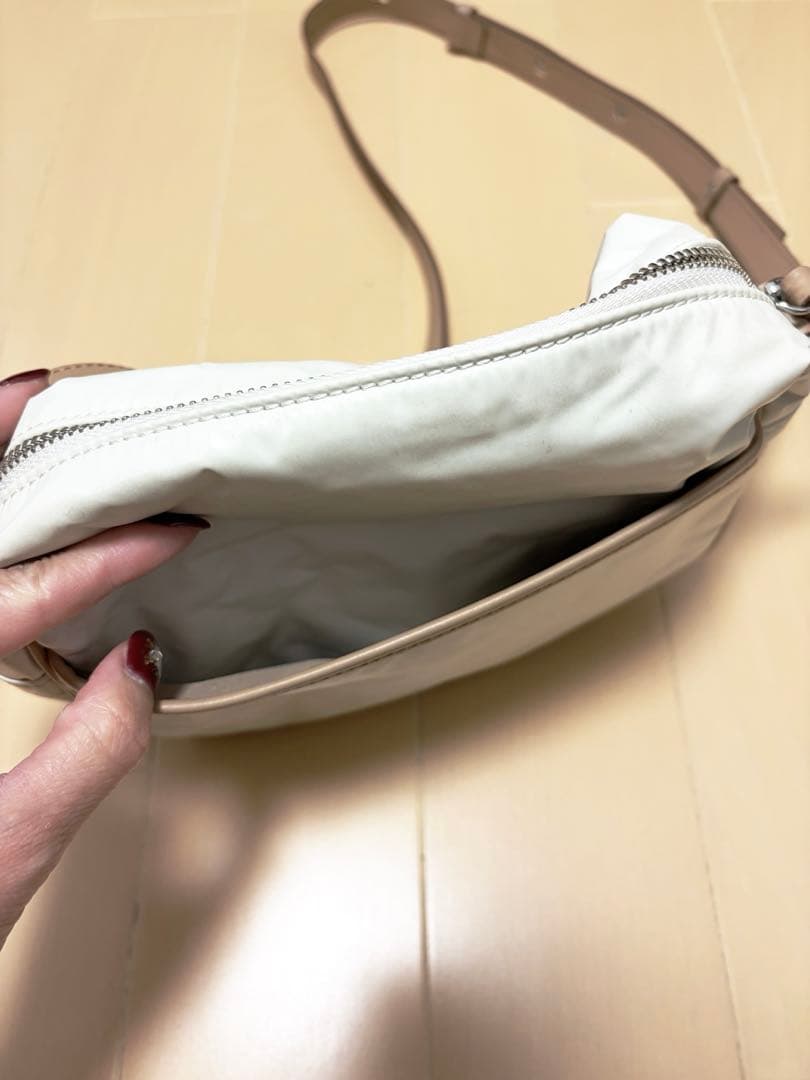 美品 IACUCCI イアクッチ ナイロン レザー ショルダーバッグ ホワイト
