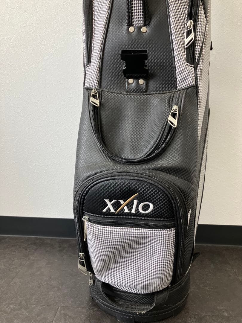 値下！XXIO ダンロップ　キャディバッグ スタンド型　千鳥柄　モノトーン　白黒