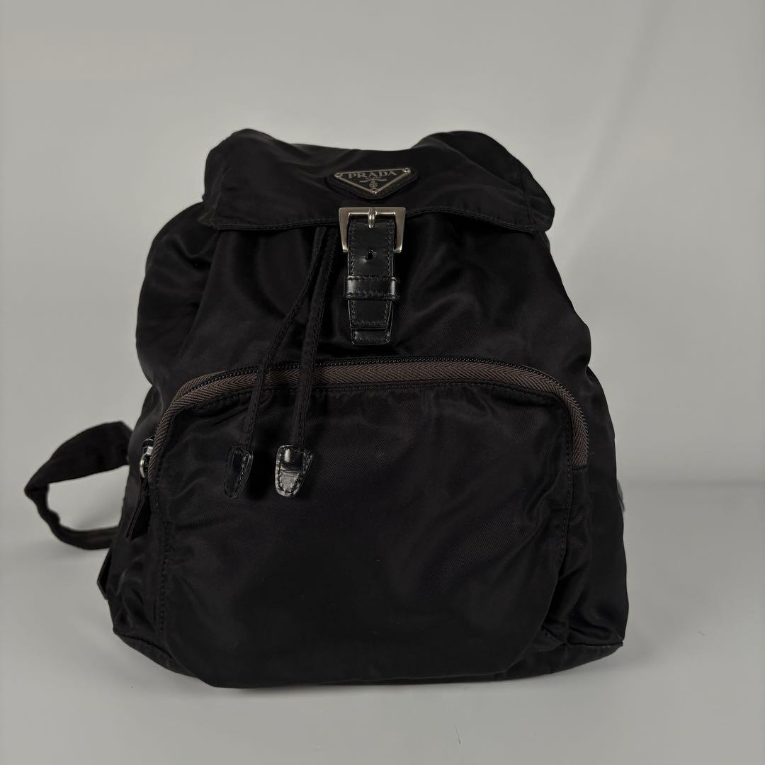 プラダ　テスート　リュック　バックパック　黒　三角ロゴ　ナイロン　レザー