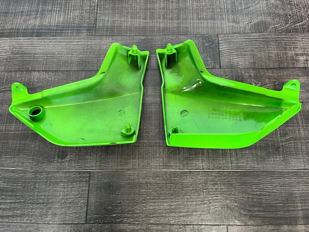 zrx1200r 純正サイドカバー　送料込み