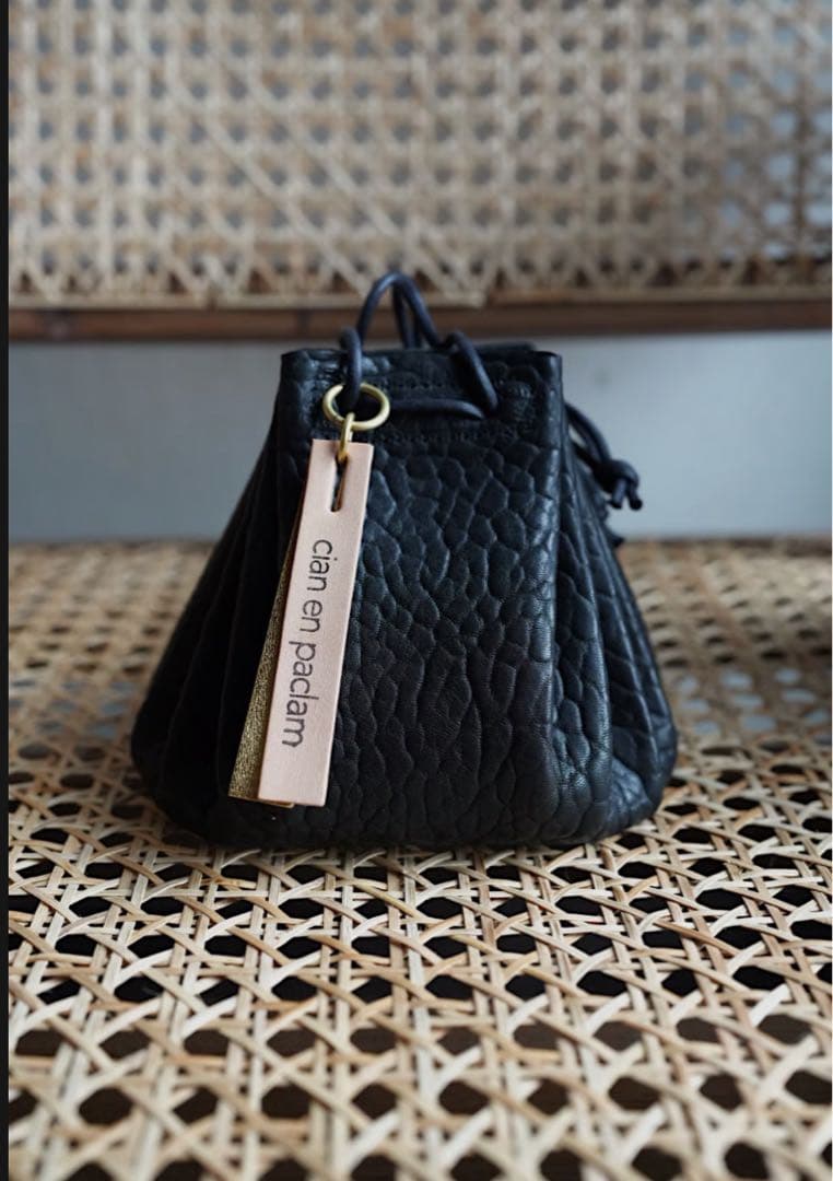 cain en padam ブラック　巾着バッグ