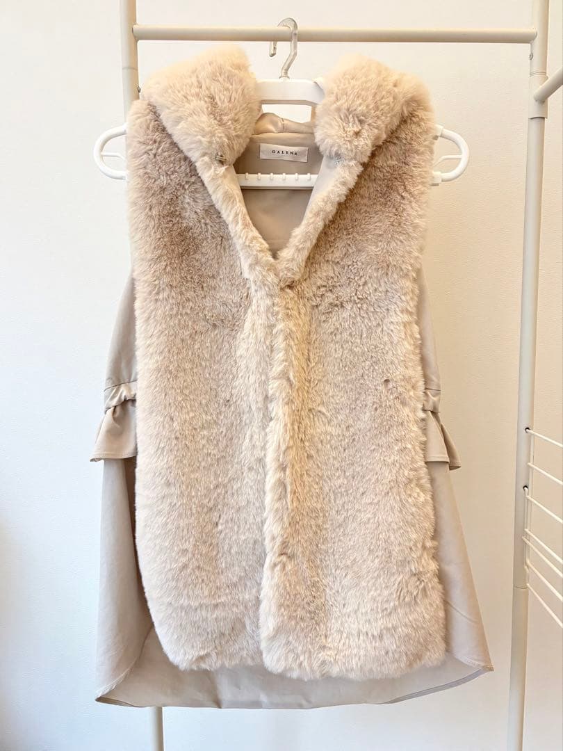 【美品】GALENA ガレナ フェイクファー エコファー　ベスト　ivory M