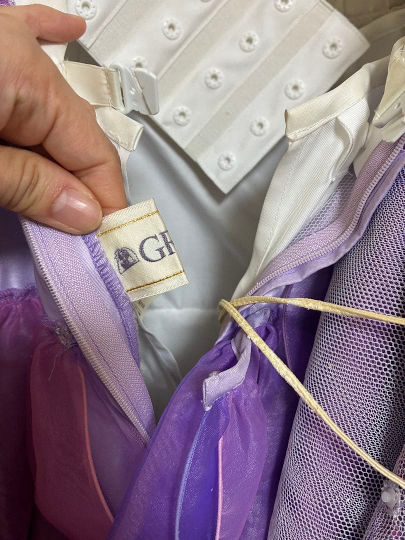 カラードレス 紫 白 フリル　ウェディングドレス　花柄　シュガーケイ？