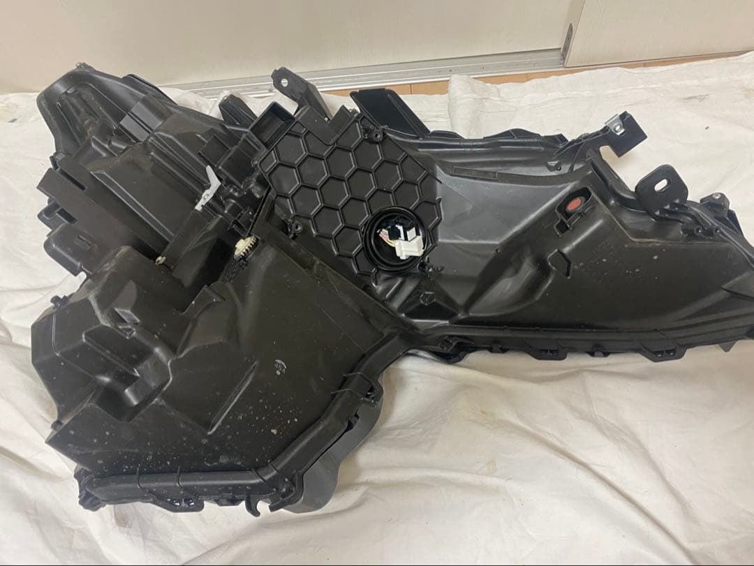 クラウンスポーツ　左ヘッドライト　中古