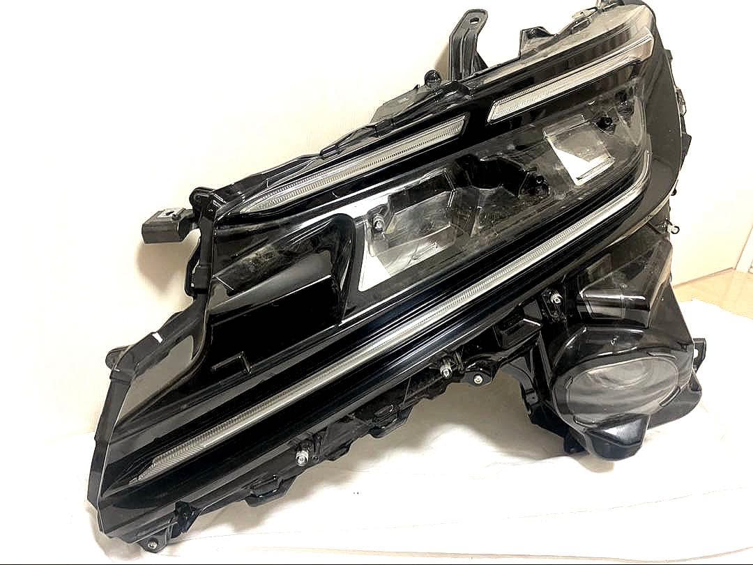 クラウンスポーツ　左ヘッドライト　中古