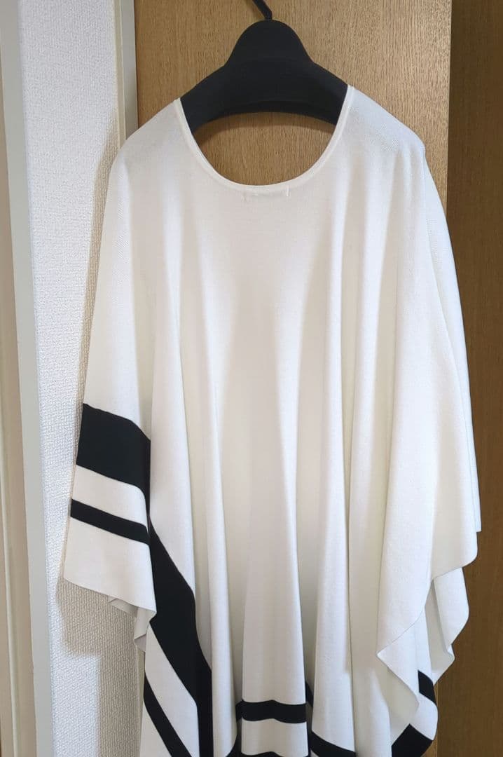 【最終価格】ルフィル　ヴィスストレッチニットポンチョ　ホワイト　ボーダー