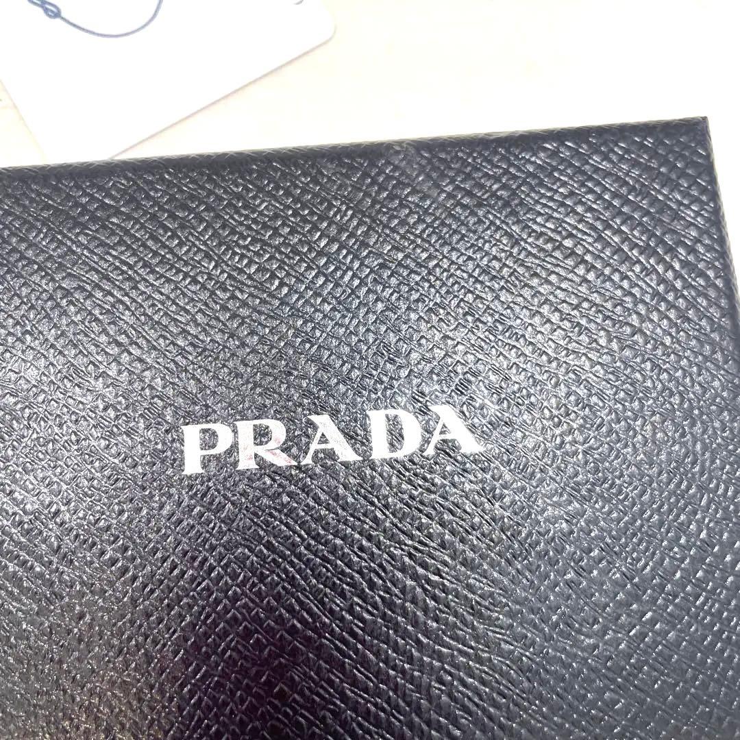 極美品　PRADA キーケース　ギャランティカード付き