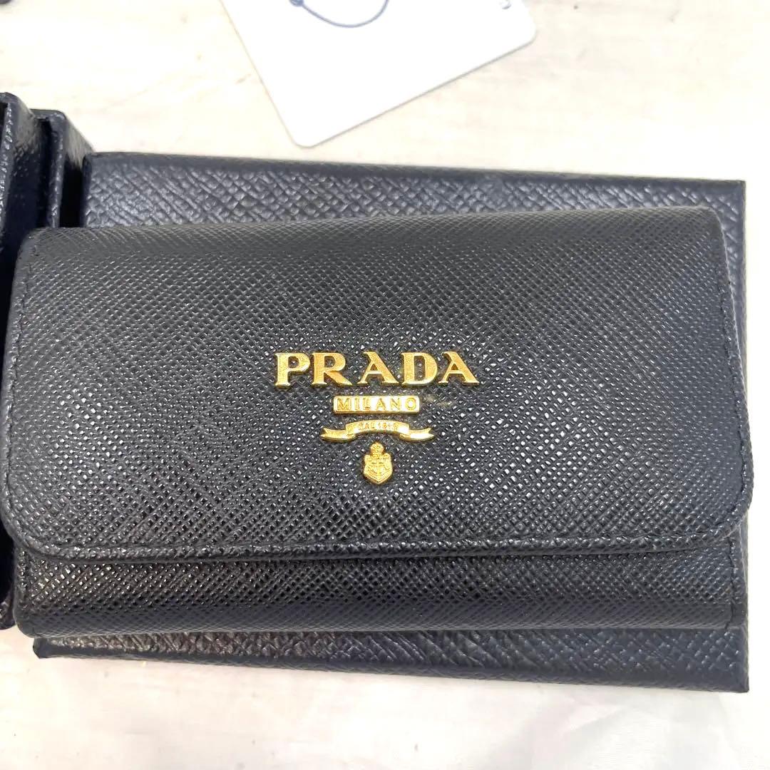 極美品　PRADA キーケース　ギャランティカード付き