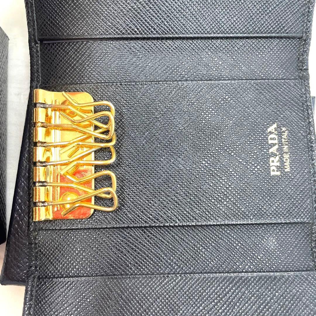 極美品　PRADA キーケース　ギャランティカード付き