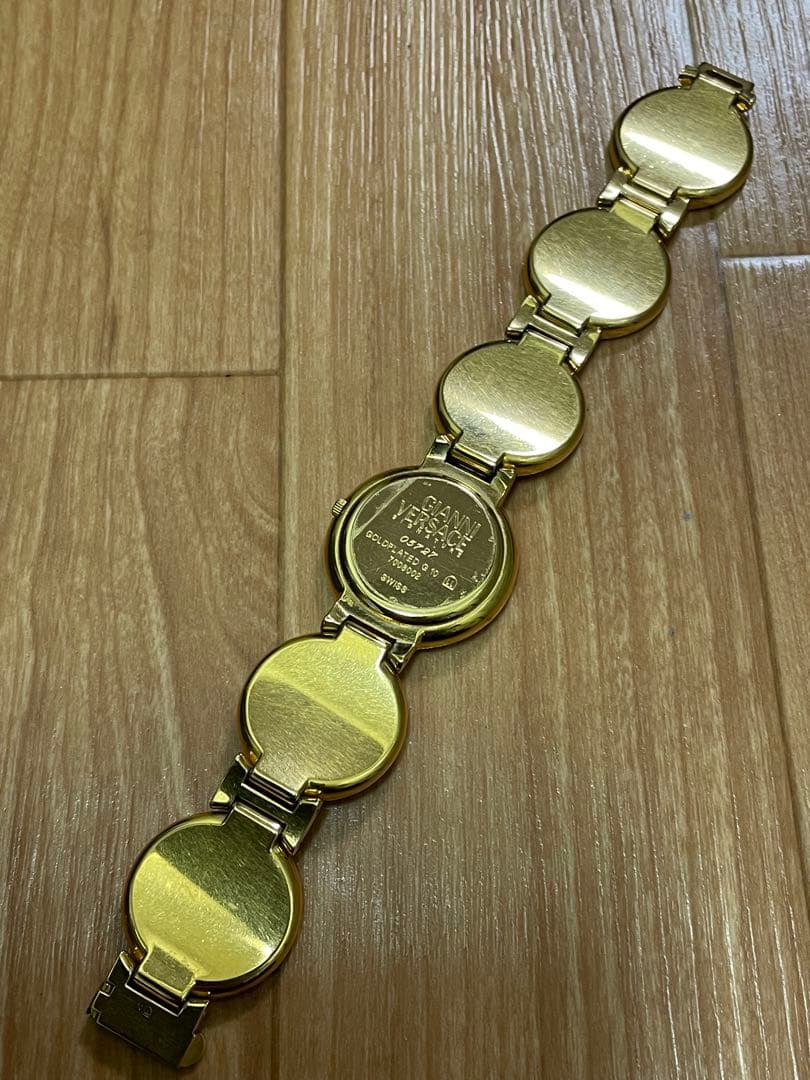 VERSACE ヴェルサーチ　メデューサモチーフ　クオーツ腕時計　ゴールド