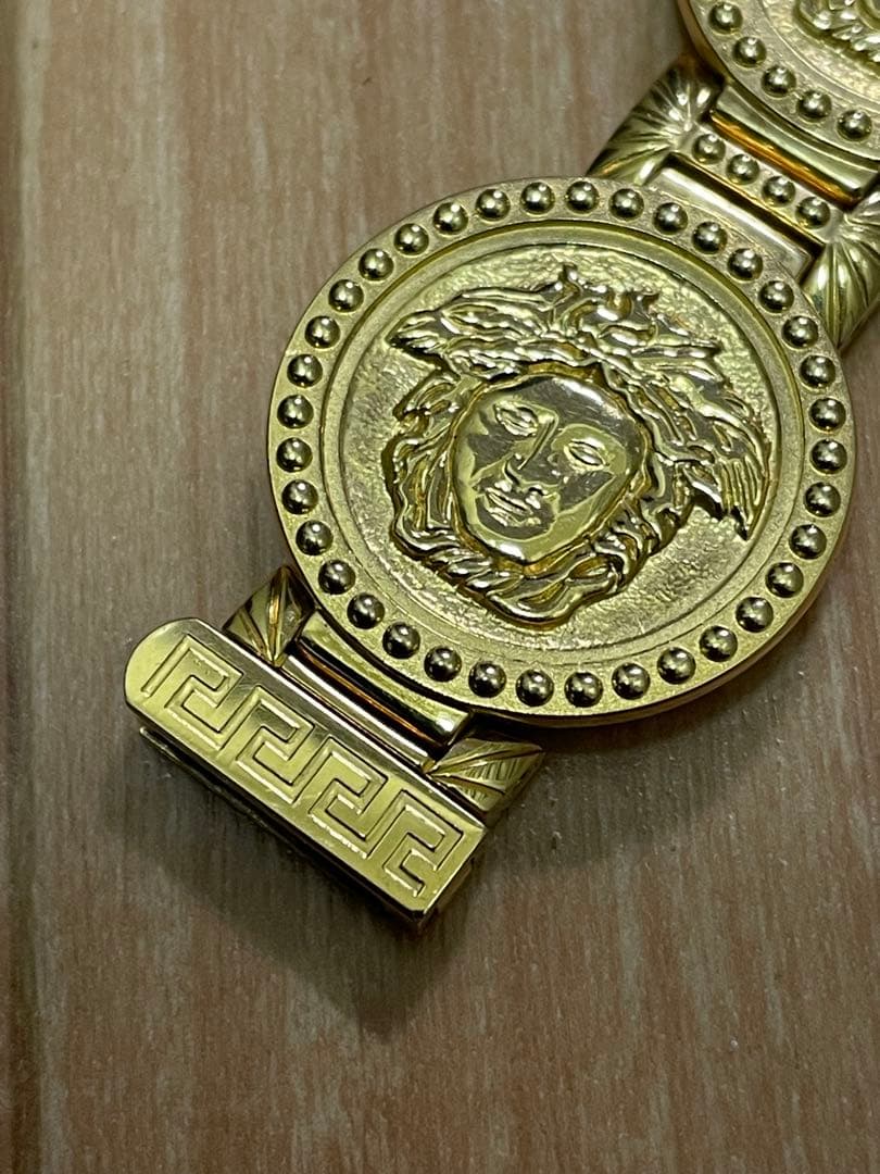 VERSACE ヴェルサーチ　メデューサモチーフ　クオーツ腕時計　ゴールド