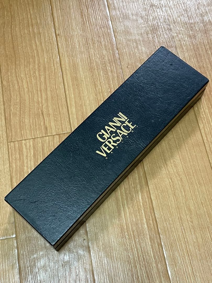 VERSACE ヴェルサーチ　メデューサモチーフ　クオーツ腕時計　ゴールド