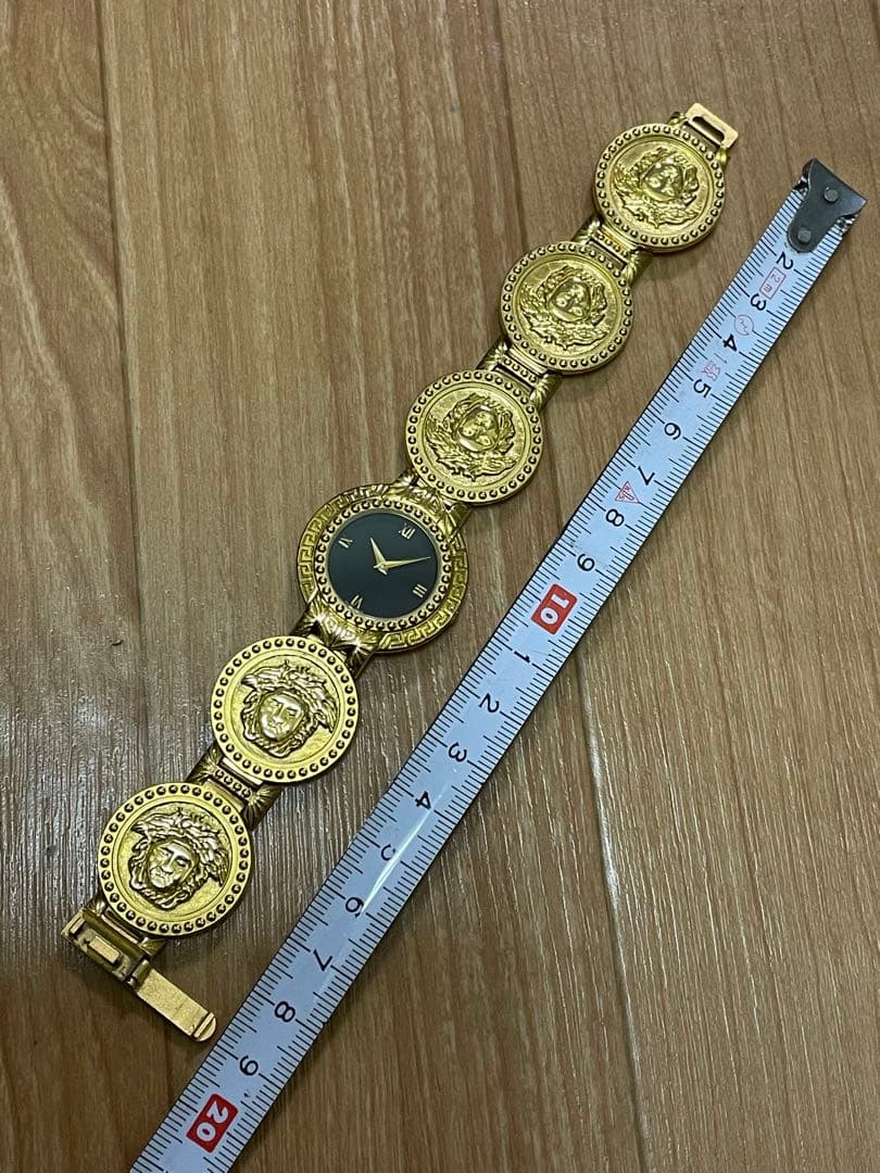 VERSACE ヴェルサーチ　メデューサモチーフ　クオーツ腕時計　ゴールド