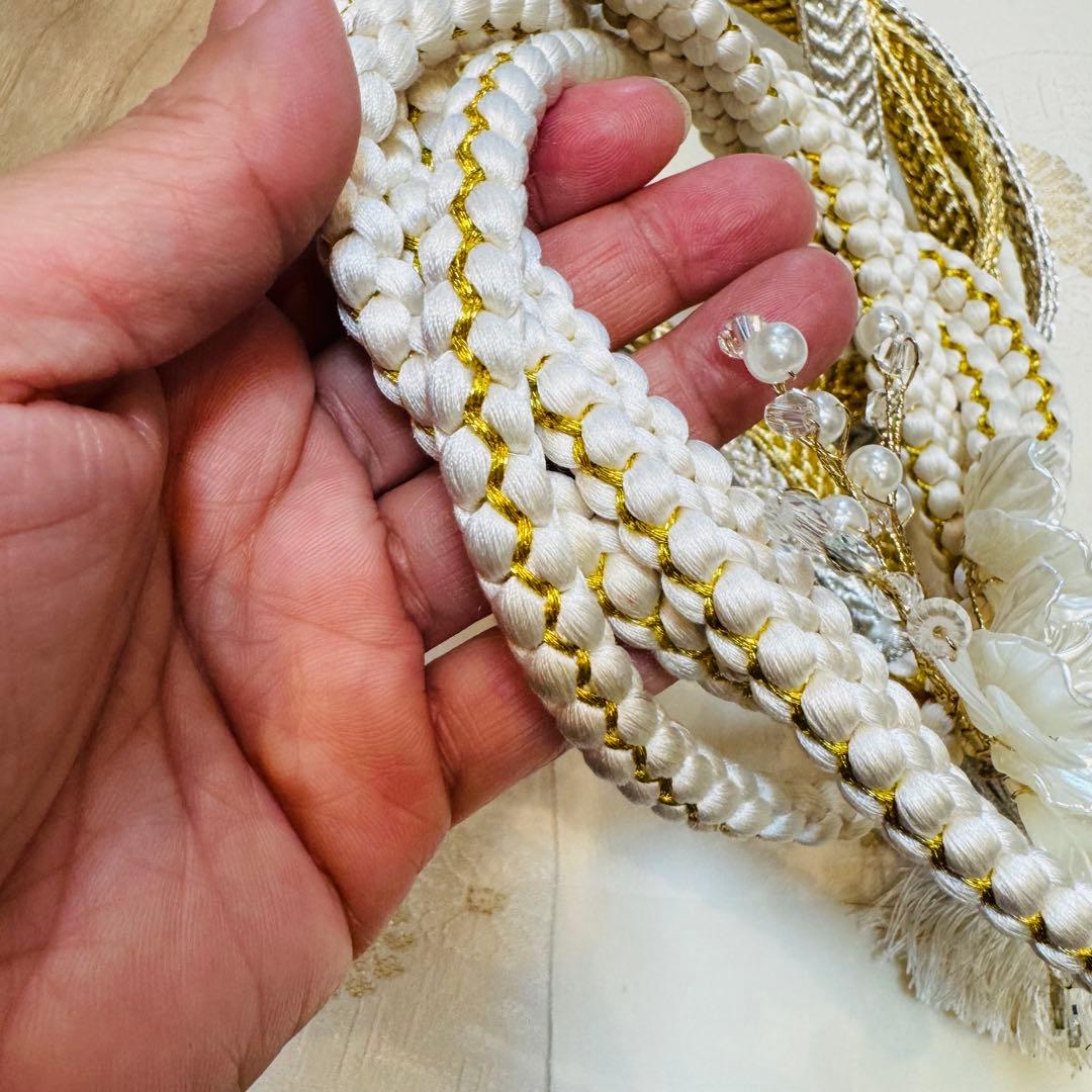 超美品　正絹　振袖用　帯揚げ　帯締め　帯飾り　4点セット　金　白　ちりめん