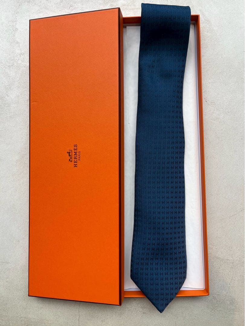 【極美品】HERMES ネイビー シルク100%ネクタイ　定価40700円