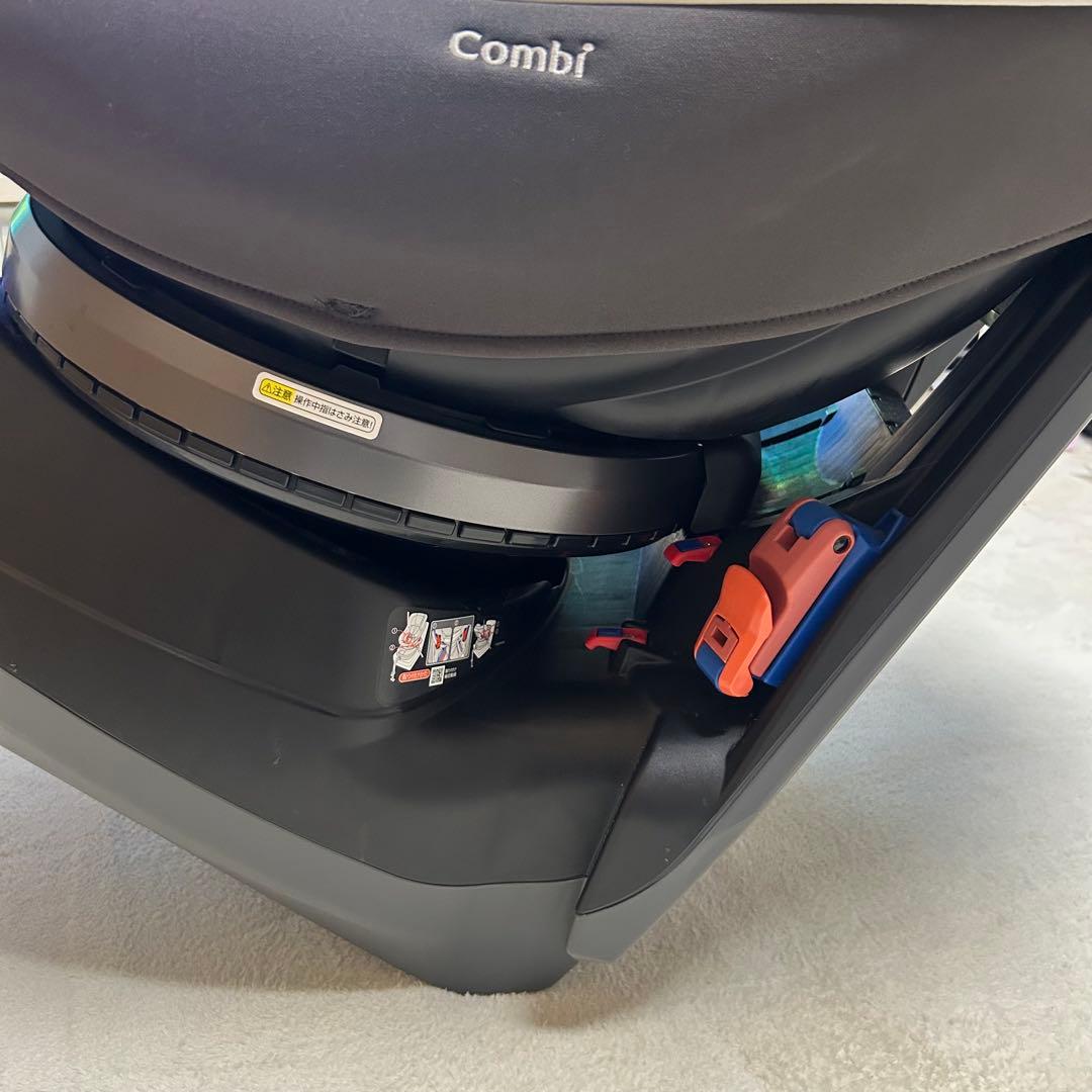 combi コンビ クルムーヴ チャイルドシート