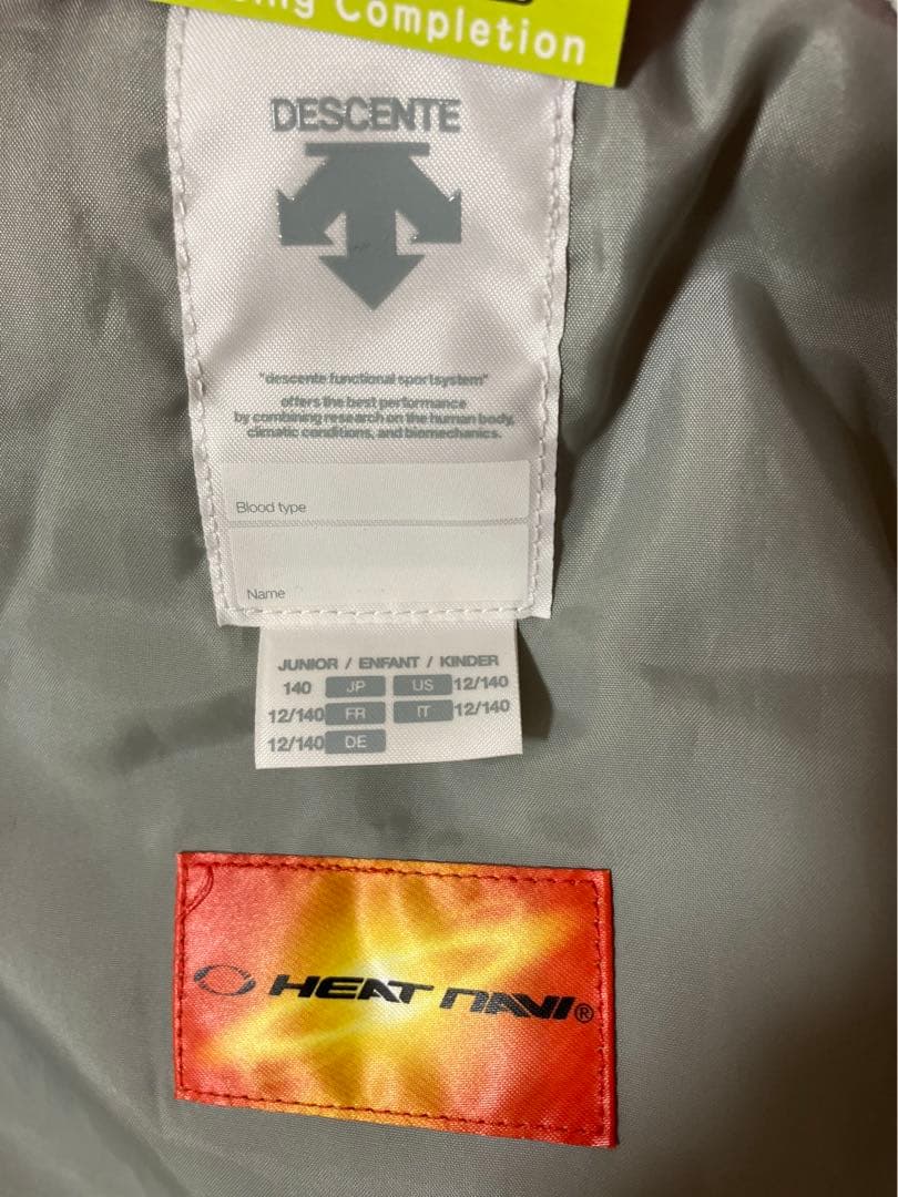 drymonさん専用　　 デサント　スキーウエアー サイズ140