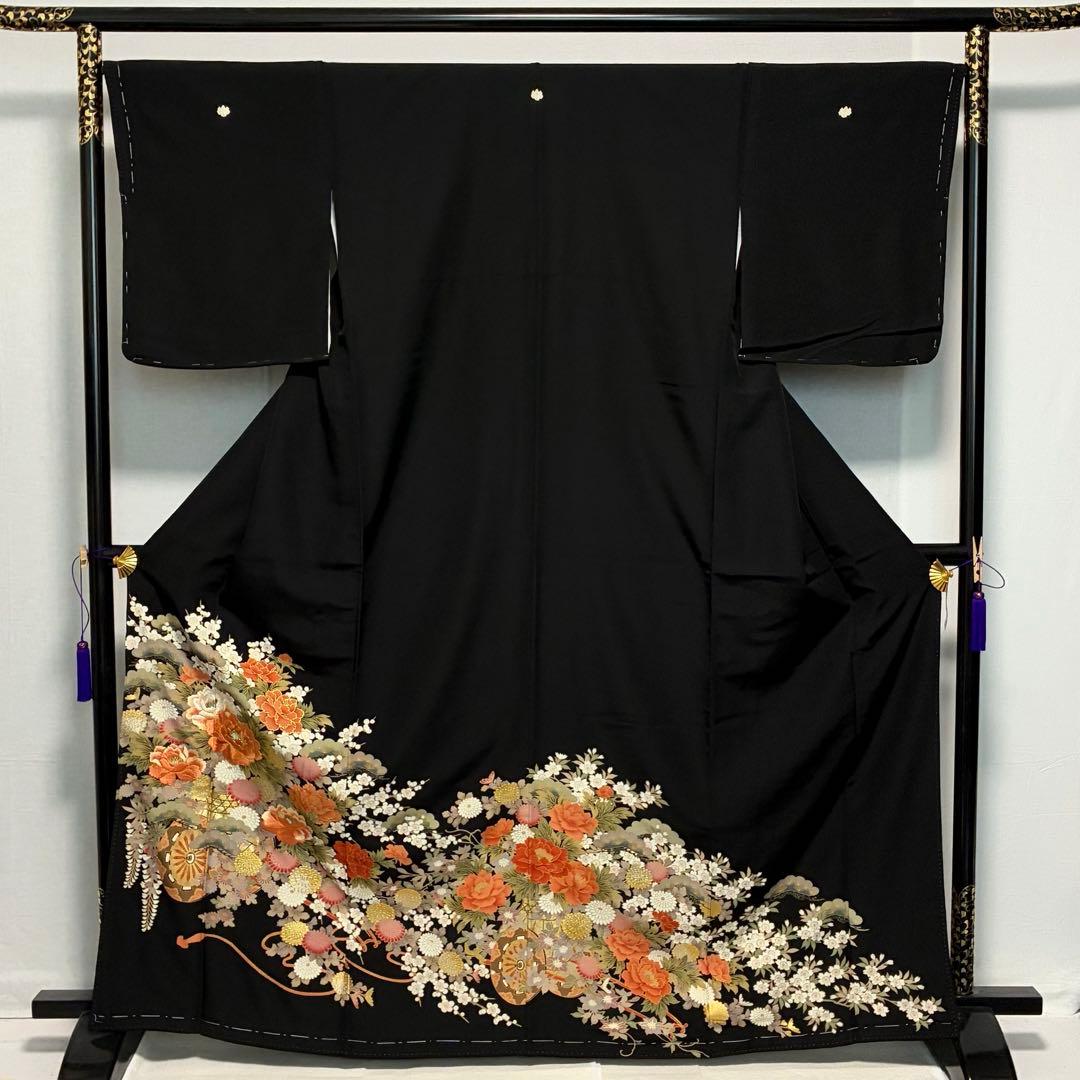 D165 黒留袖　牡丹刺繍　花車　正絹　着物　袷　しつけ糸付き未使用極美品