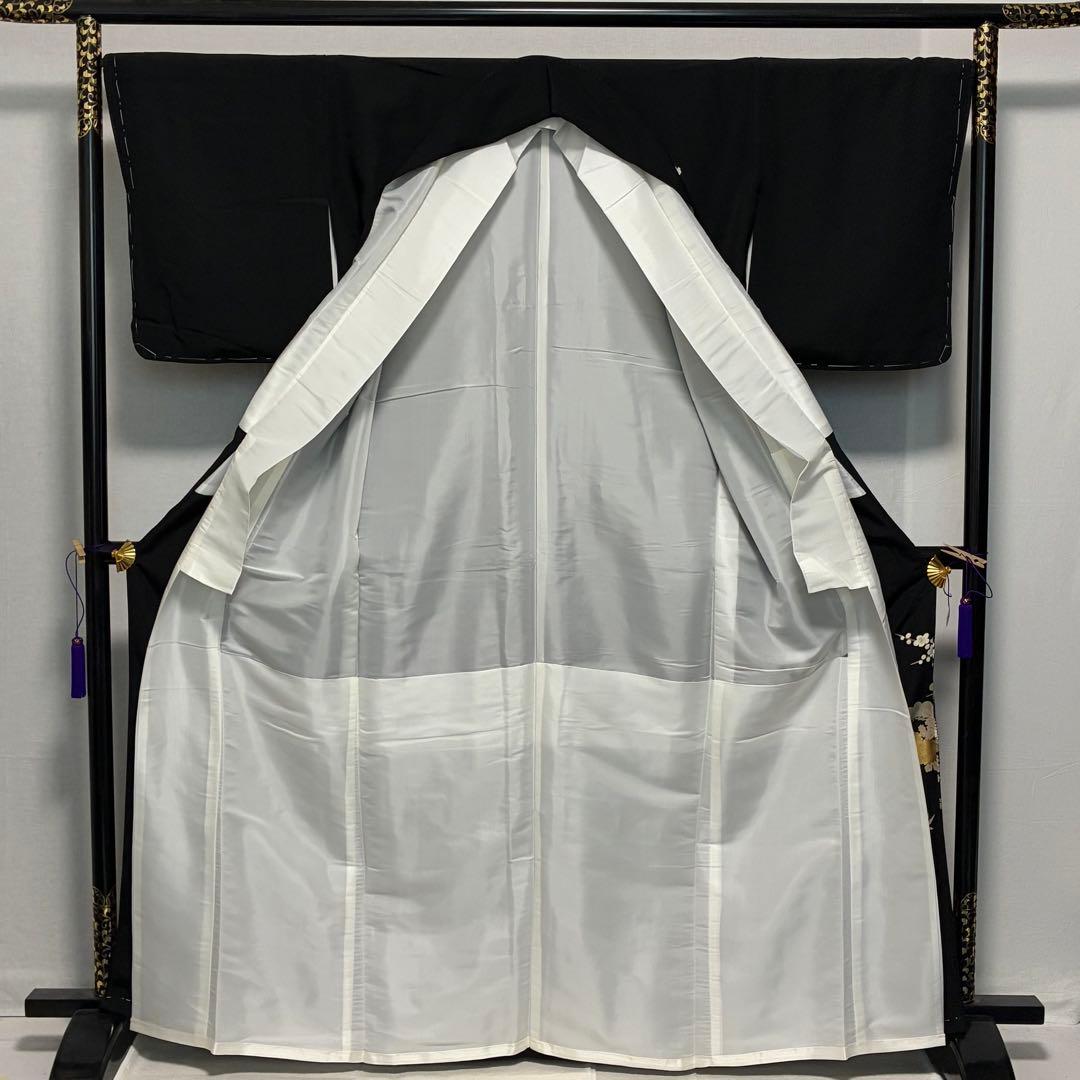 D165 黒留袖　牡丹刺繍　花車　正絹　着物　袷　しつけ糸付き未使用極美品