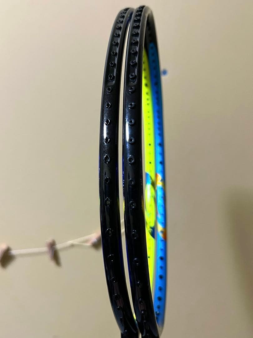 【廃盤品】YONEXアストロクス77バドミントンラケット2本