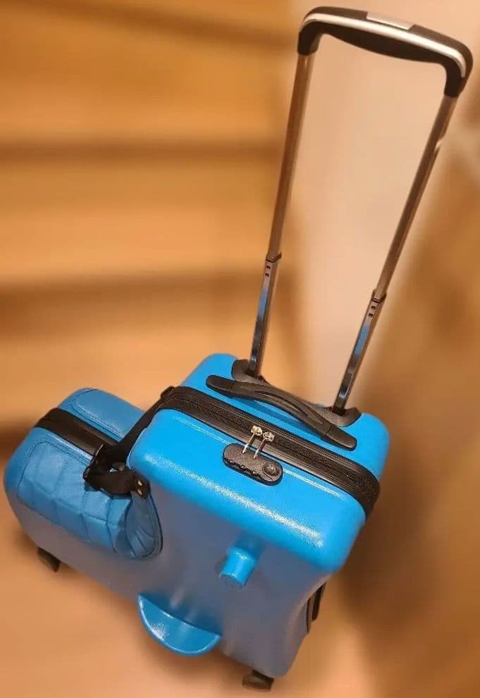 ✨大人気✨子どもが乗れるキャリーケース クッションベルト付 ブルー バナナ型