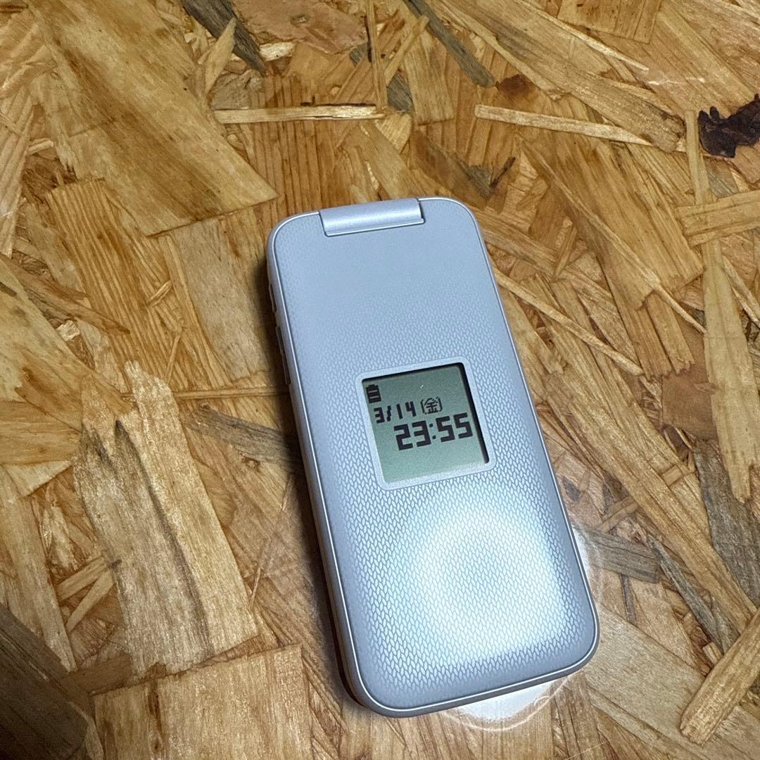 docomo F-01M ホワイト 折りたたみ式