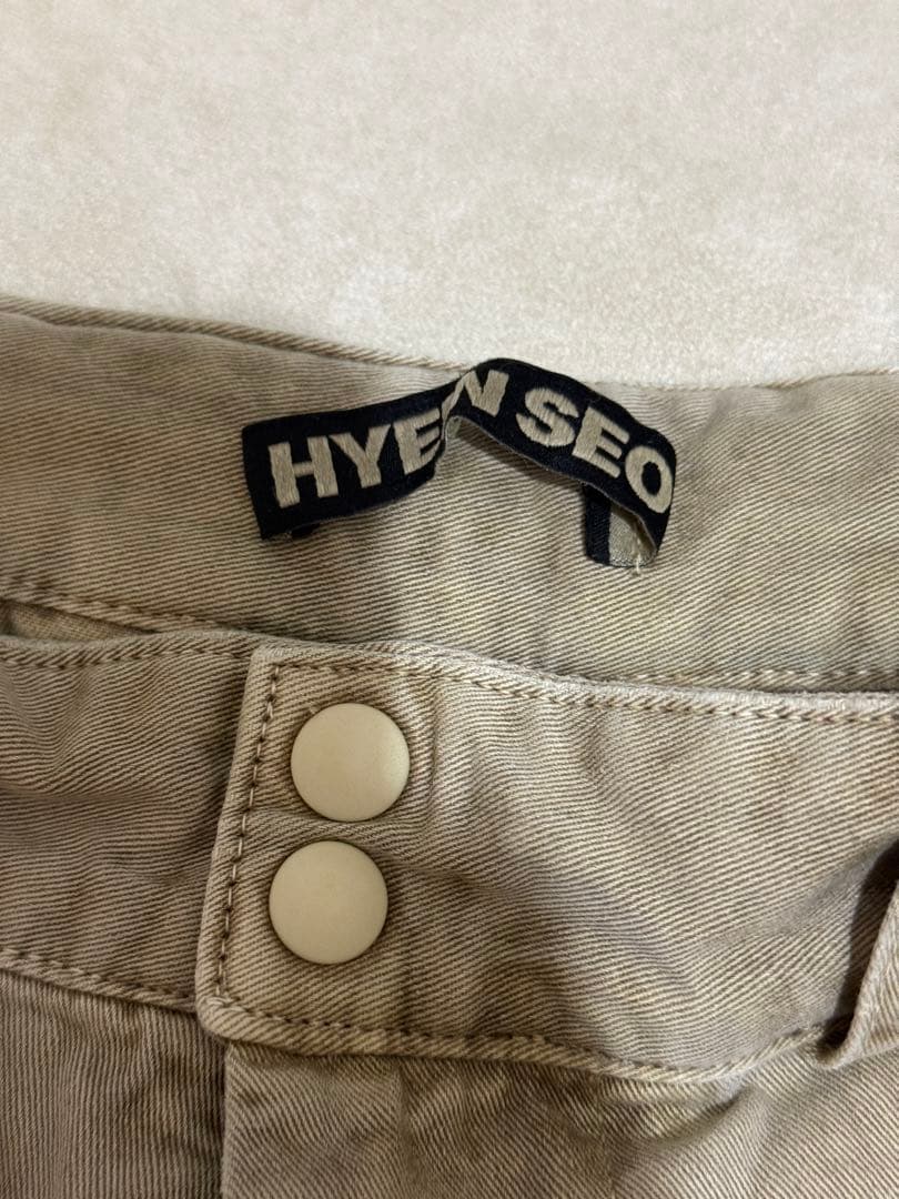 hyein seo ヘインソ　ベージュ カーゴパンツ ジッパーポケット付き
