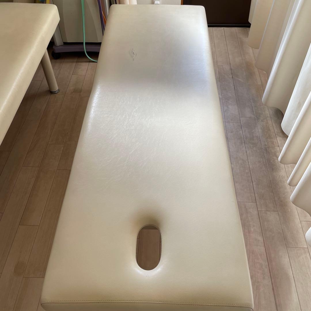 マッサージ台 クリーム色 合成皮革