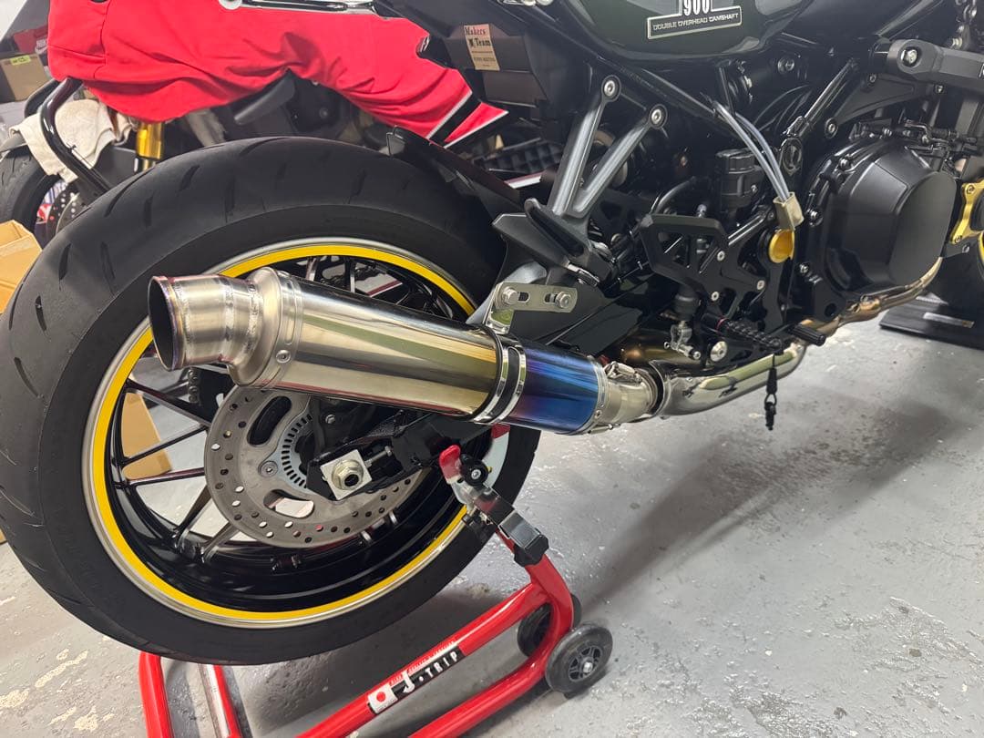 ステンレス製スリップオンマフラー　Z900RS