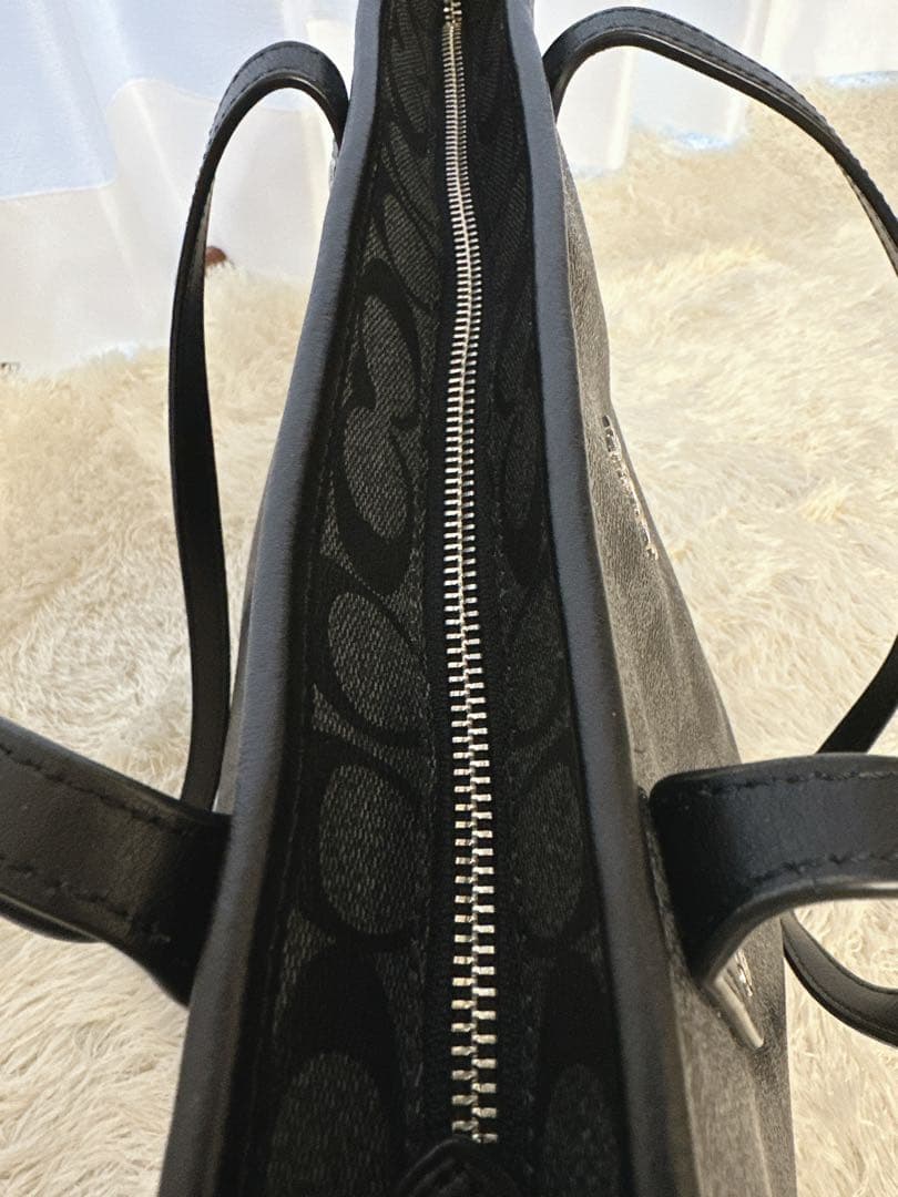 美品 コーチ トートバッグ シグネチャー ブラック PVC A4可