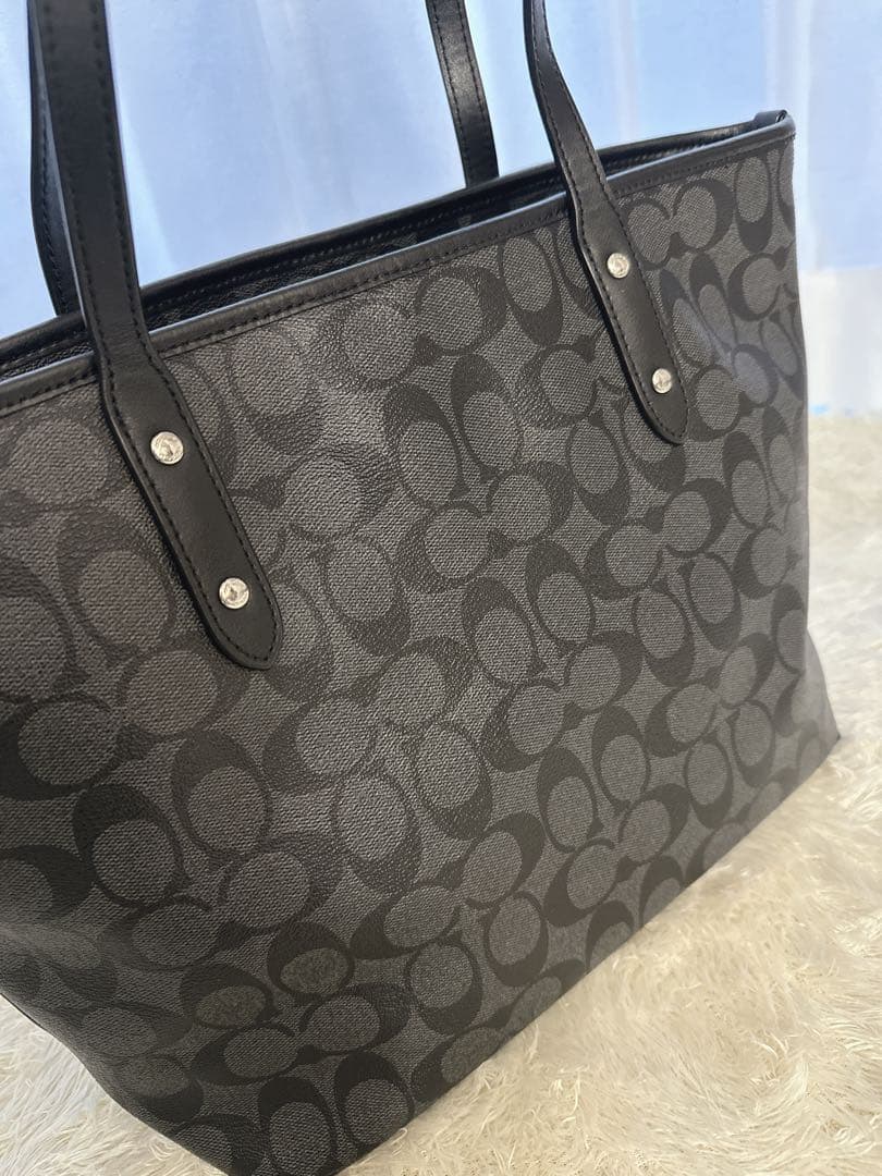 美品 コーチ トートバッグ シグネチャー ブラック PVC A4可