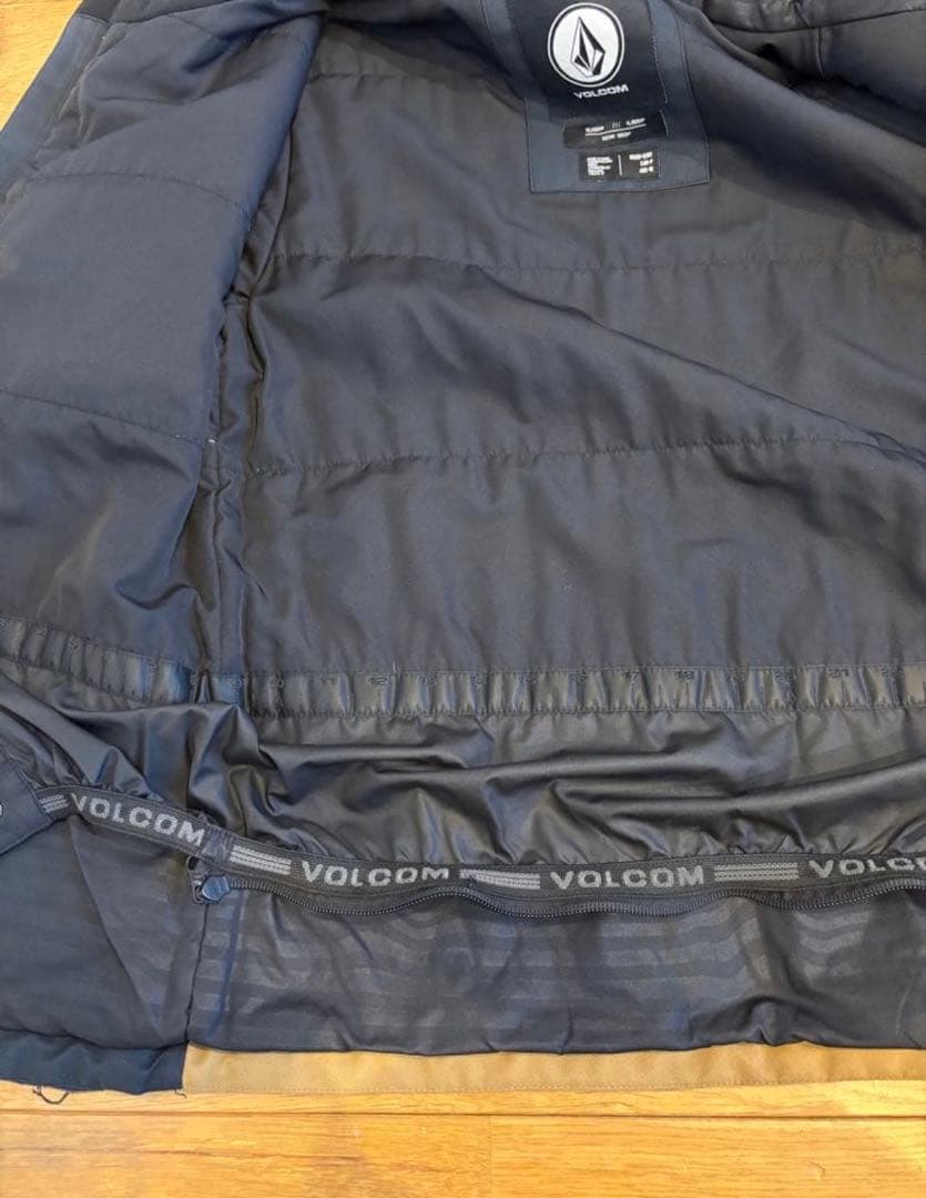 VOLCOM★スノーボードウェア　上下セット　ヒッププロテクターのおまけ付き