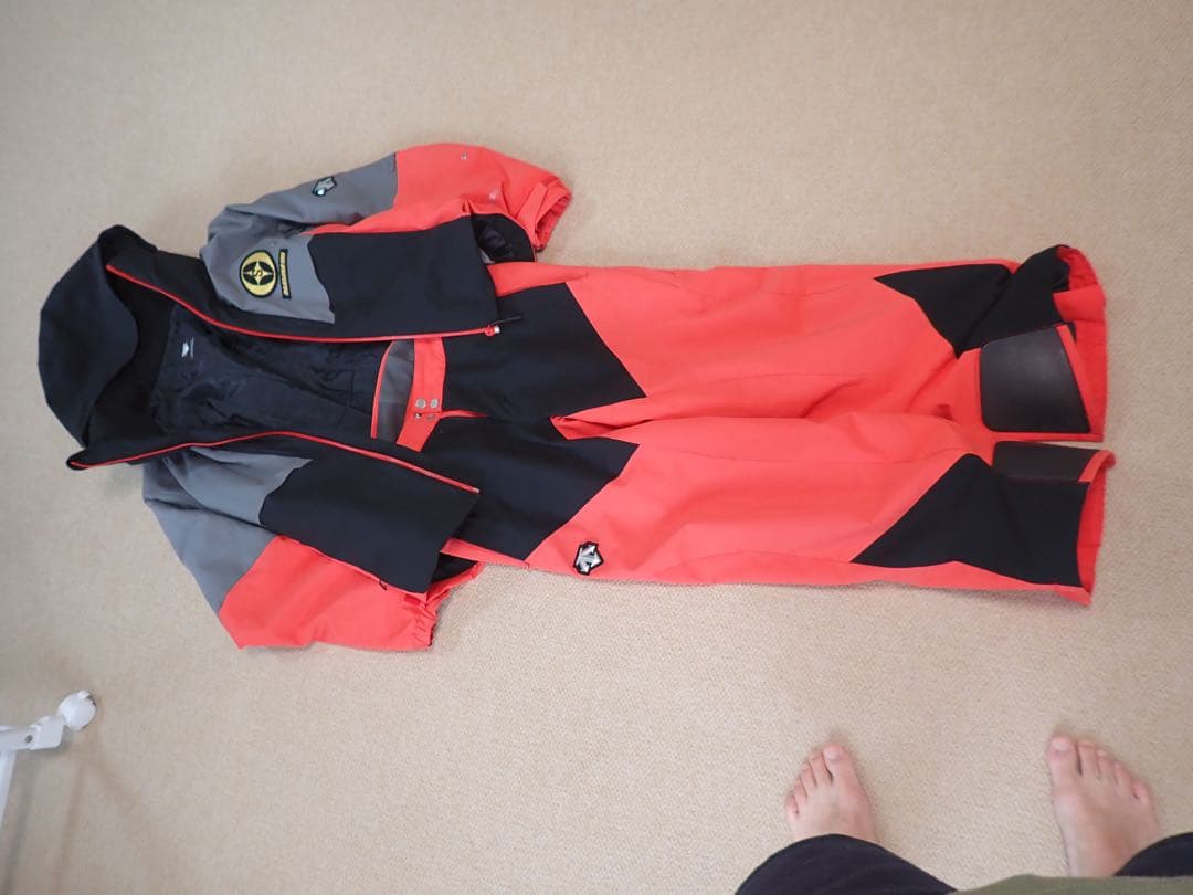 デサント フード付きスキーウェア グレー/レッド