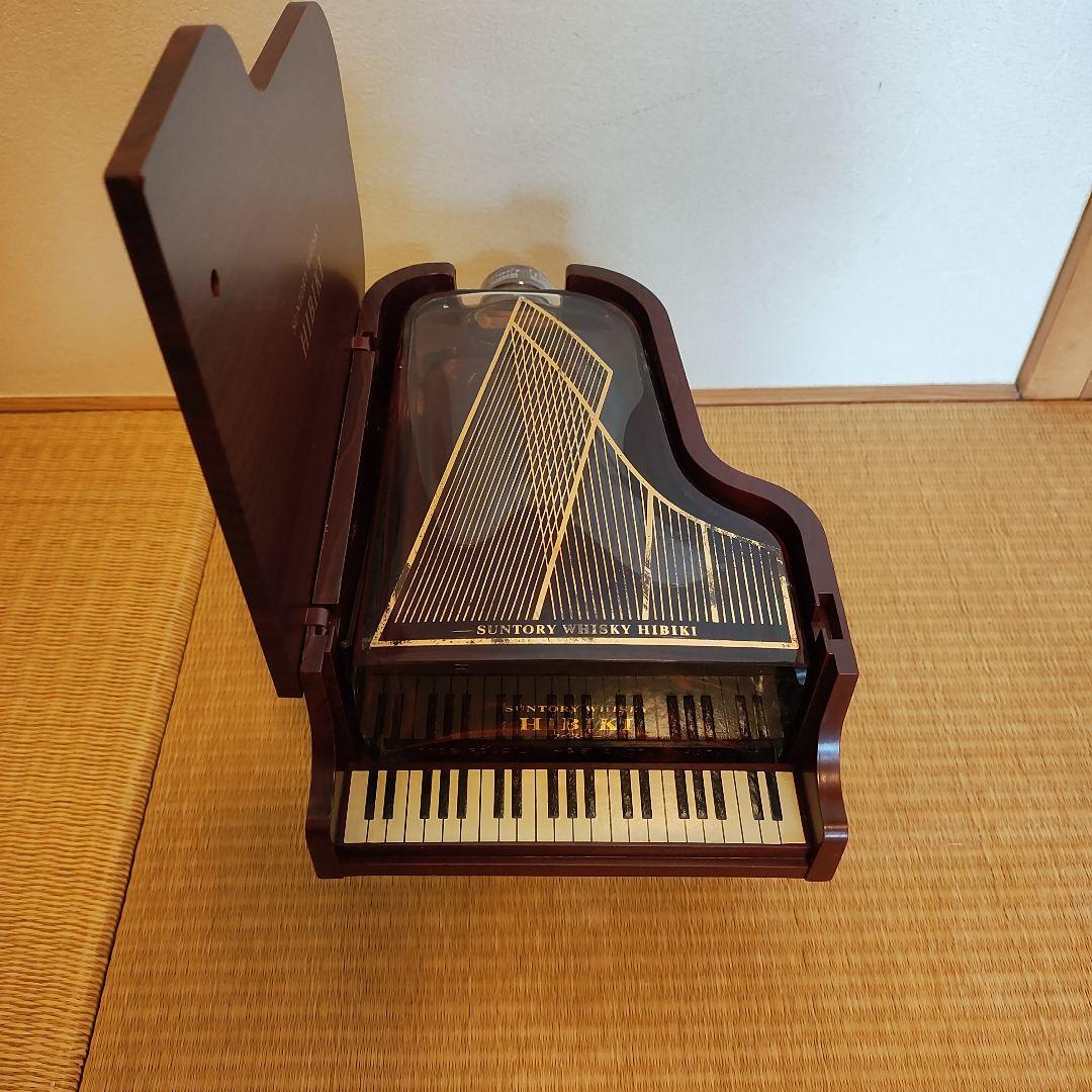 SUNTORY WHISKY HIBIKI グランドピアノ型