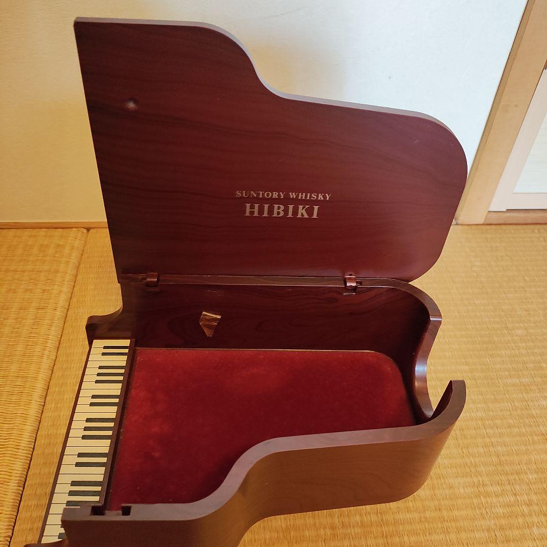 SUNTORY WHISKY HIBIKI グランドピアノ型