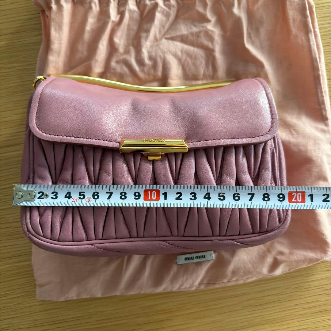 Miu Miu ピンクレザーショルダーバッグ