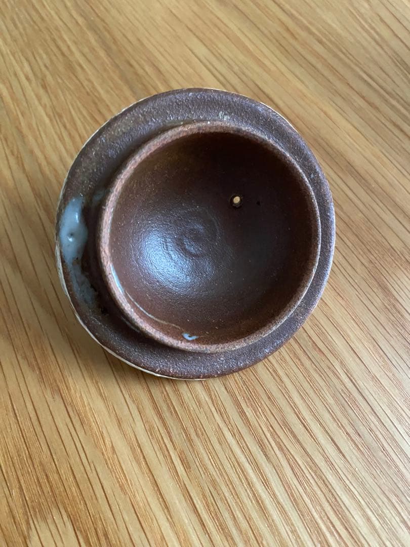 余宮隆さん　白いドットのポット