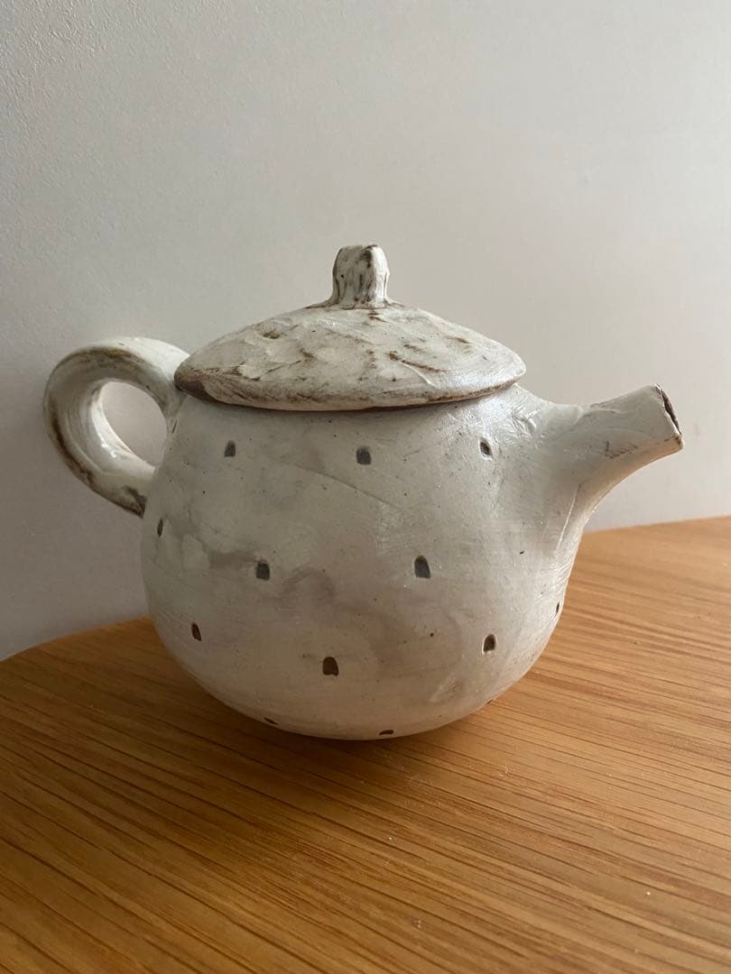 余宮隆さん　白いドットのポット