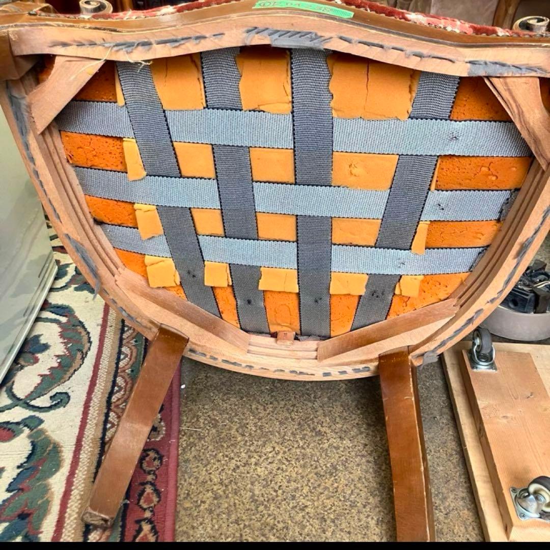 アンティーク ロココ様式 木製 花柄アームチェア 一人掛けソファー リベット打ち