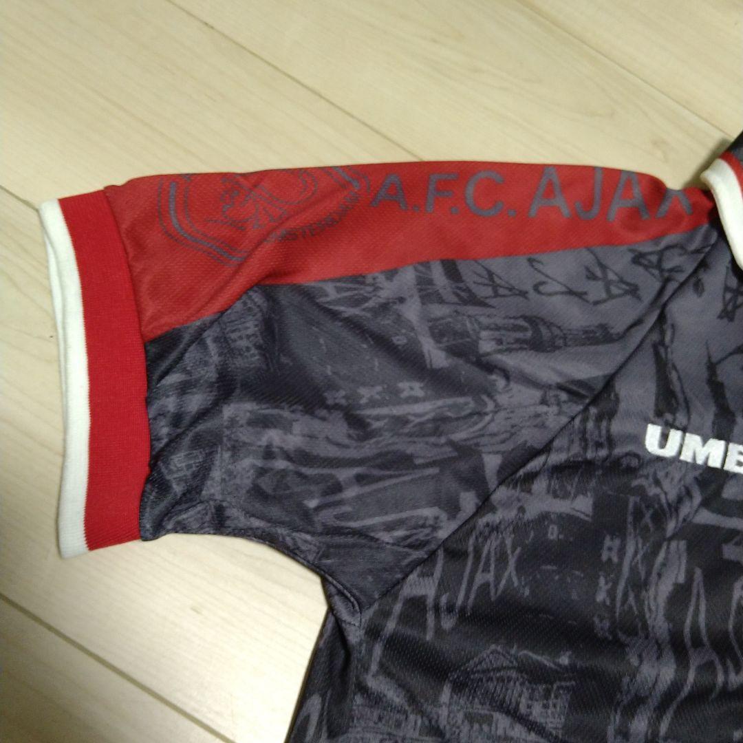 ピンクの猫　サッカー　ユニフォーム　アヤックス