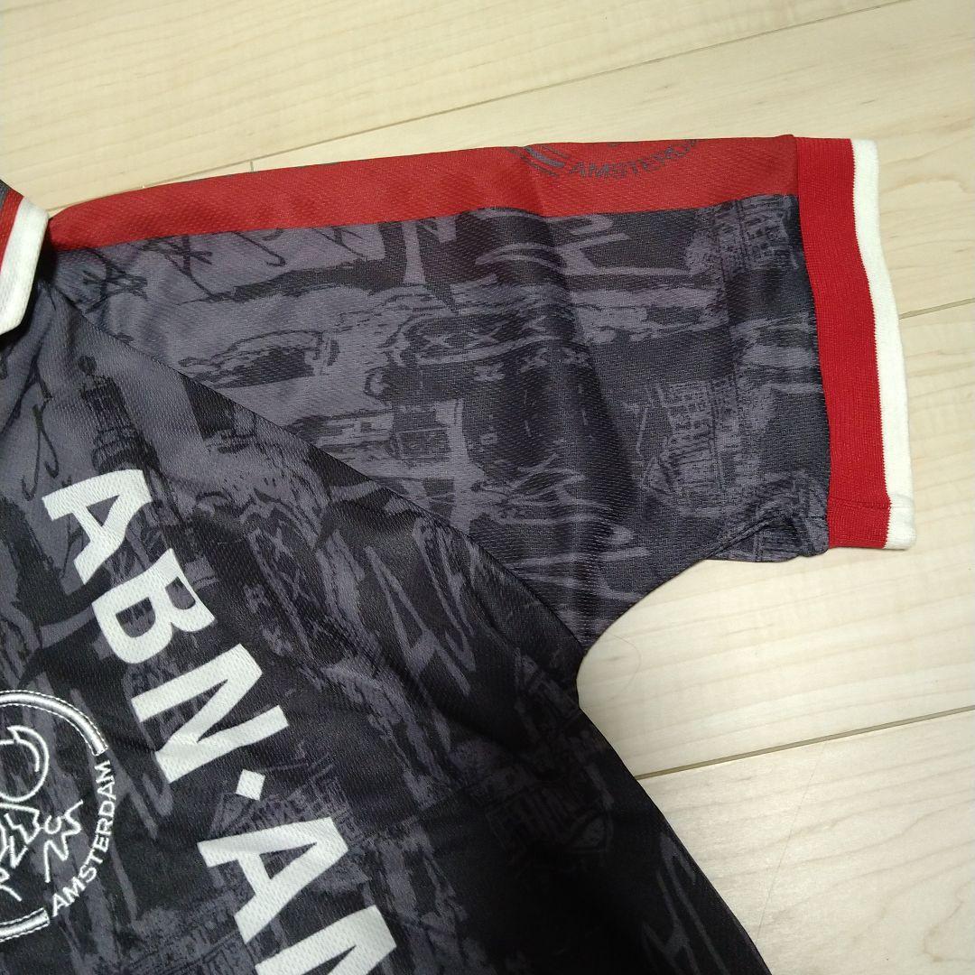 ピンクの猫　サッカー　ユニフォーム　アヤックス