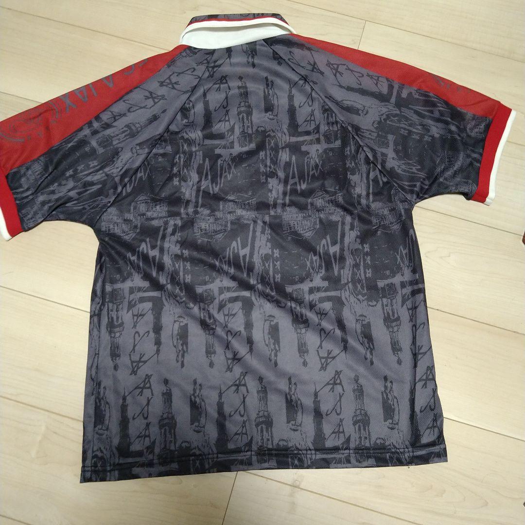 ピンクの猫　サッカー　ユニフォーム　アヤックス