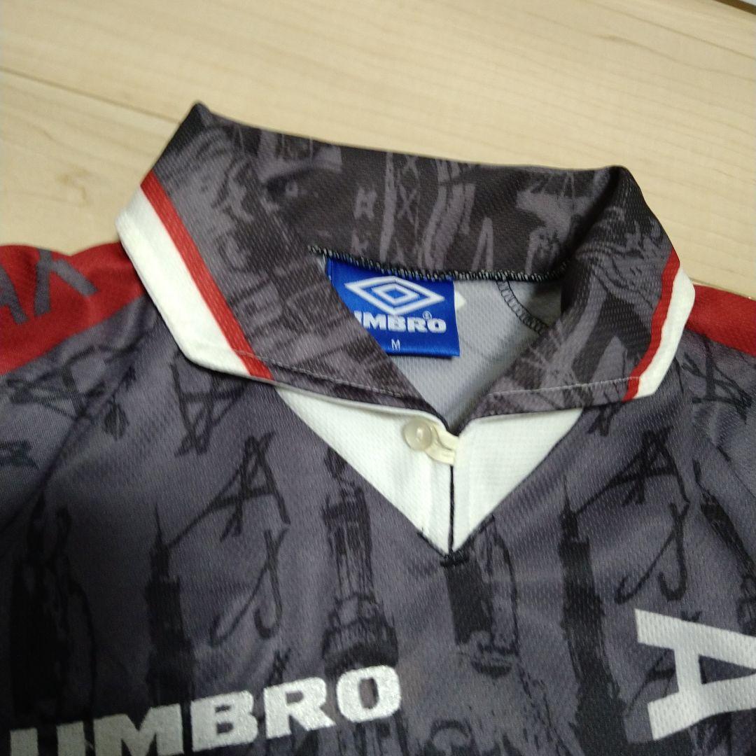 ピンクの猫　サッカー　ユニフォーム　アヤックス