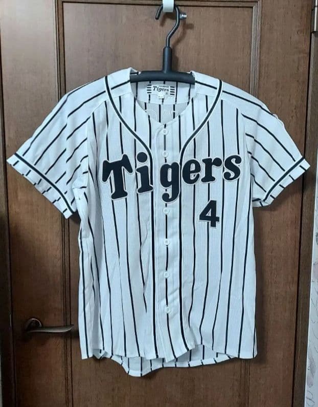 阪神タイガース レプリカユニフォーム 4番 上本博紀選手 サイン入り