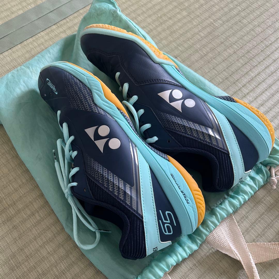 ヨネックスバドミントンシューズ パワークッション65Zスリム 28cm 値下げ！