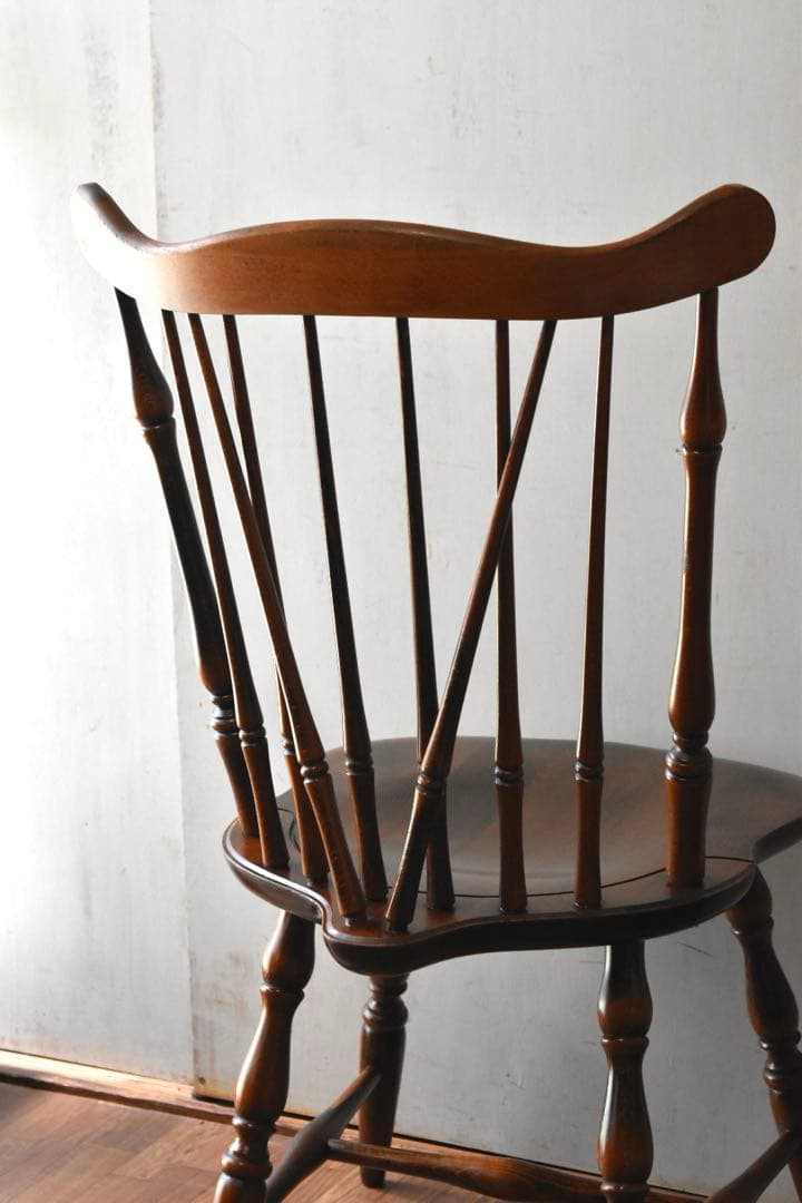 キツツキ ブレースバックチェア