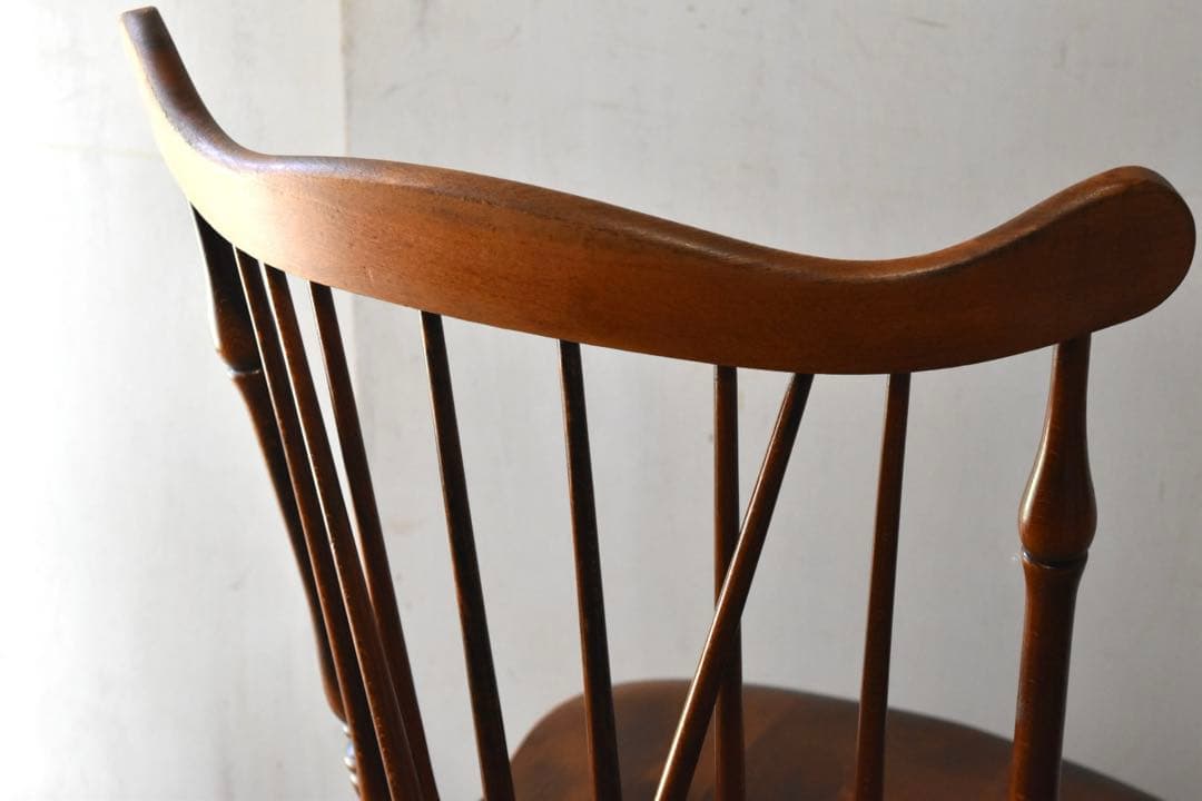 キツツキ ブレースバックチェア