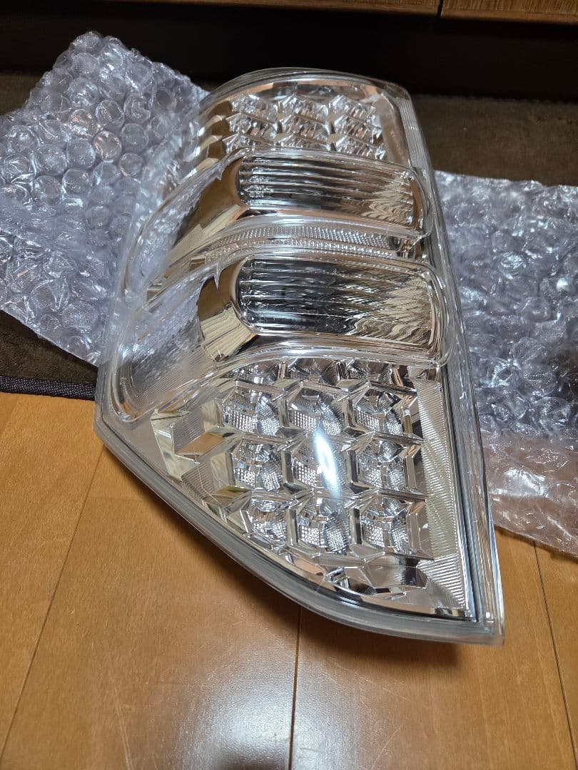 70ノア　クリアテールランプ美品